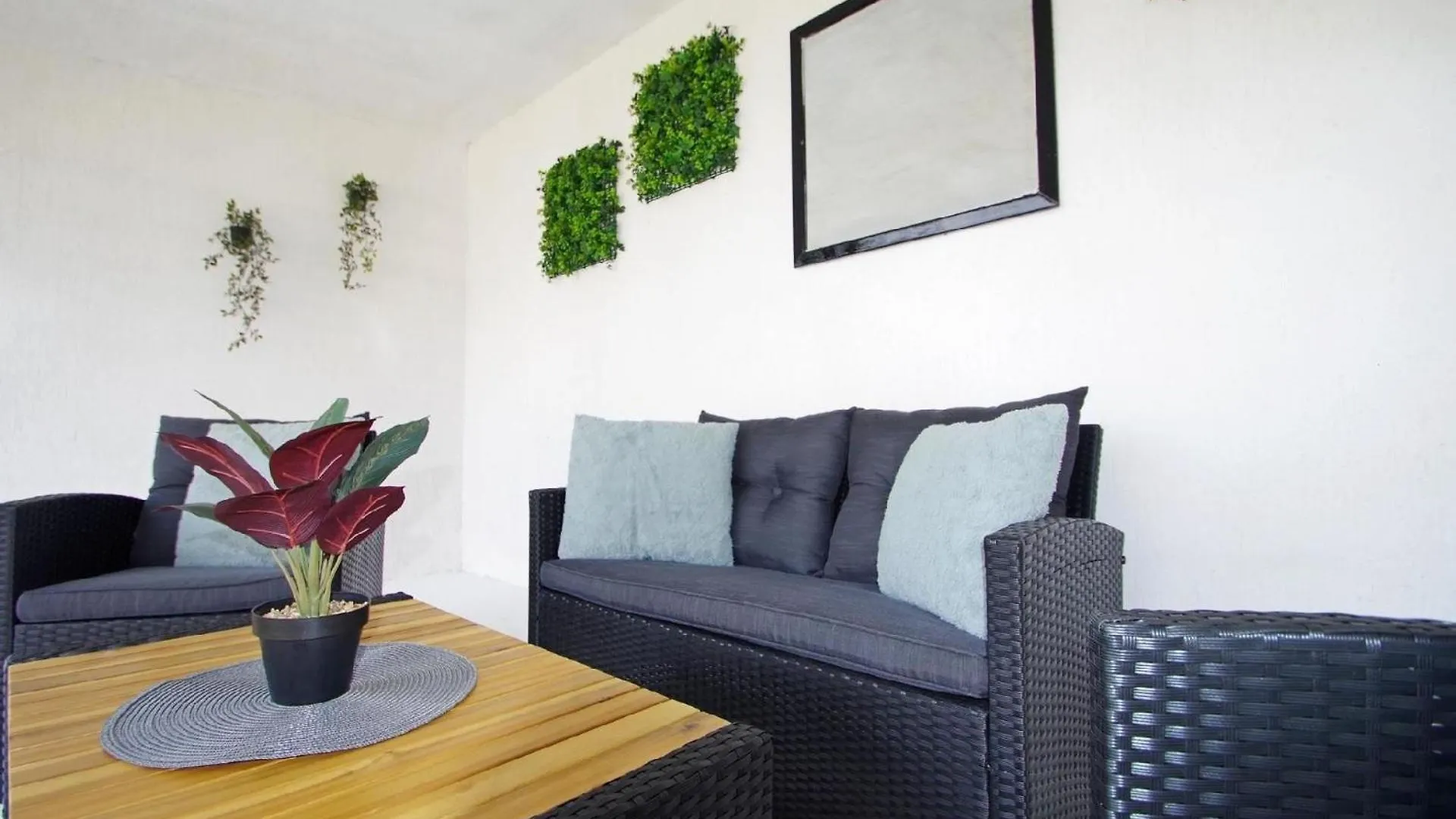 Ferienhaus Mit Schoenem Garten Rakalj